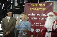 Servidores adotam cartas do projeto Papai Noel dos Correios