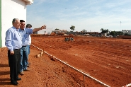 Paulo Mesquita visita obras do Hospital Regional