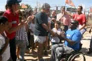 Prefeitura inaugura campo de futebol com pista de atletismo no Pacaembu