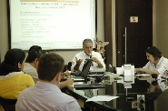 Prefeito faz balanço das atividades de 2011 e apresenta prioridades de 2012 para imprensa