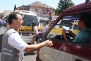 Educação no Trânsito vai à porta das escolas orientar motoristas. Foto: Enerson Cleiton