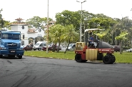 Recapeamento é executado na Praça da Exposição