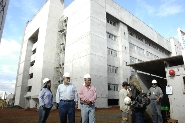 O prefeito Anderson Adauto visitou as obras do novo Fórum, em fase final de conclusão, no bairro Santa Marta. Foto: Francis Prado