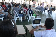 Computadores são entregues para alunos de mais quatro escolas no fim de semana