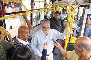 Novo modelo de ônibus coletivo é mostrado à comunidade